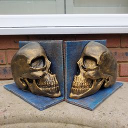 Powertex Skull Bookends